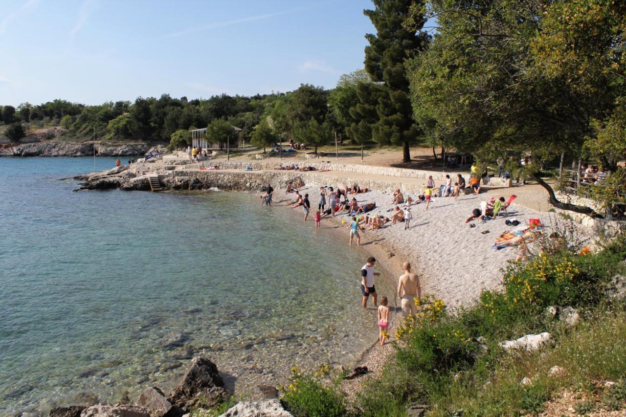 Apartments And Rooms With Parking Space Skrbcici, Krk - 21231 Buitenkant foto