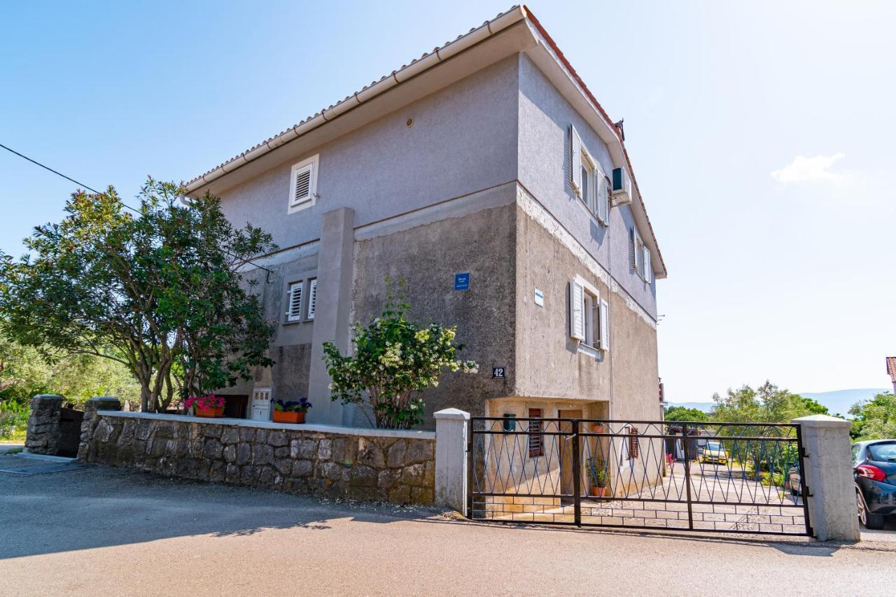 Apartments And Rooms With Parking Space Skrbcici, Krk - 21231 Buitenkant foto