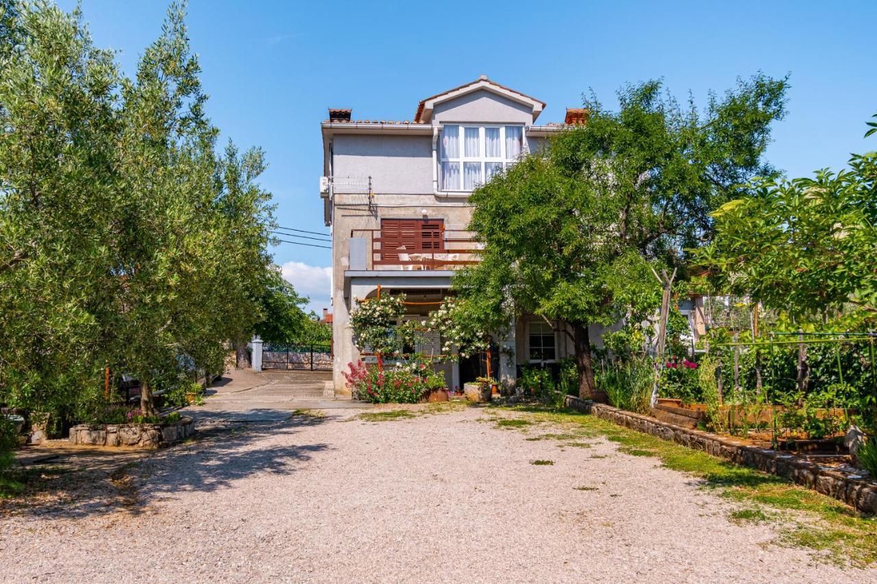 Apartments And Rooms With Parking Space Skrbcici, Krk - 21231 Buitenkant foto