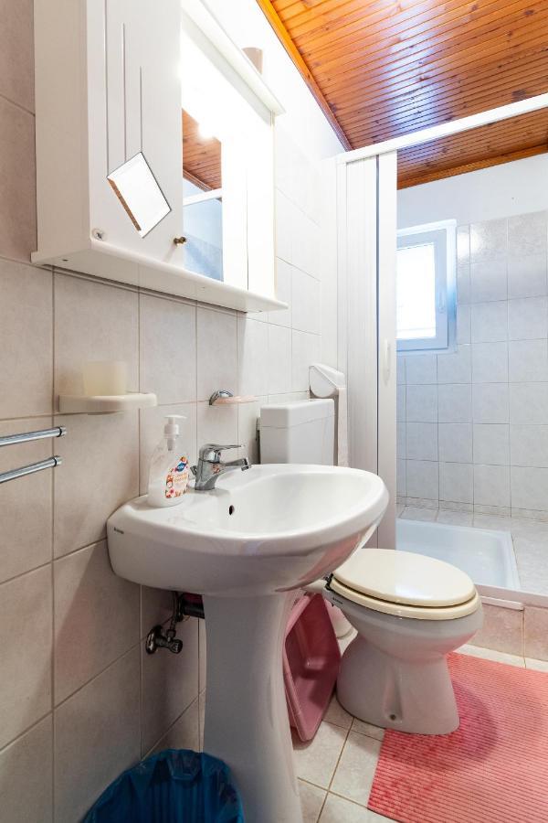 Apartments And Rooms With Parking Space Skrbcici, Krk - 21231 Buitenkant foto