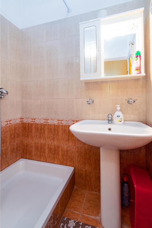Apartments And Rooms With Parking Space Skrbcici, Krk - 21231 Buitenkant foto
