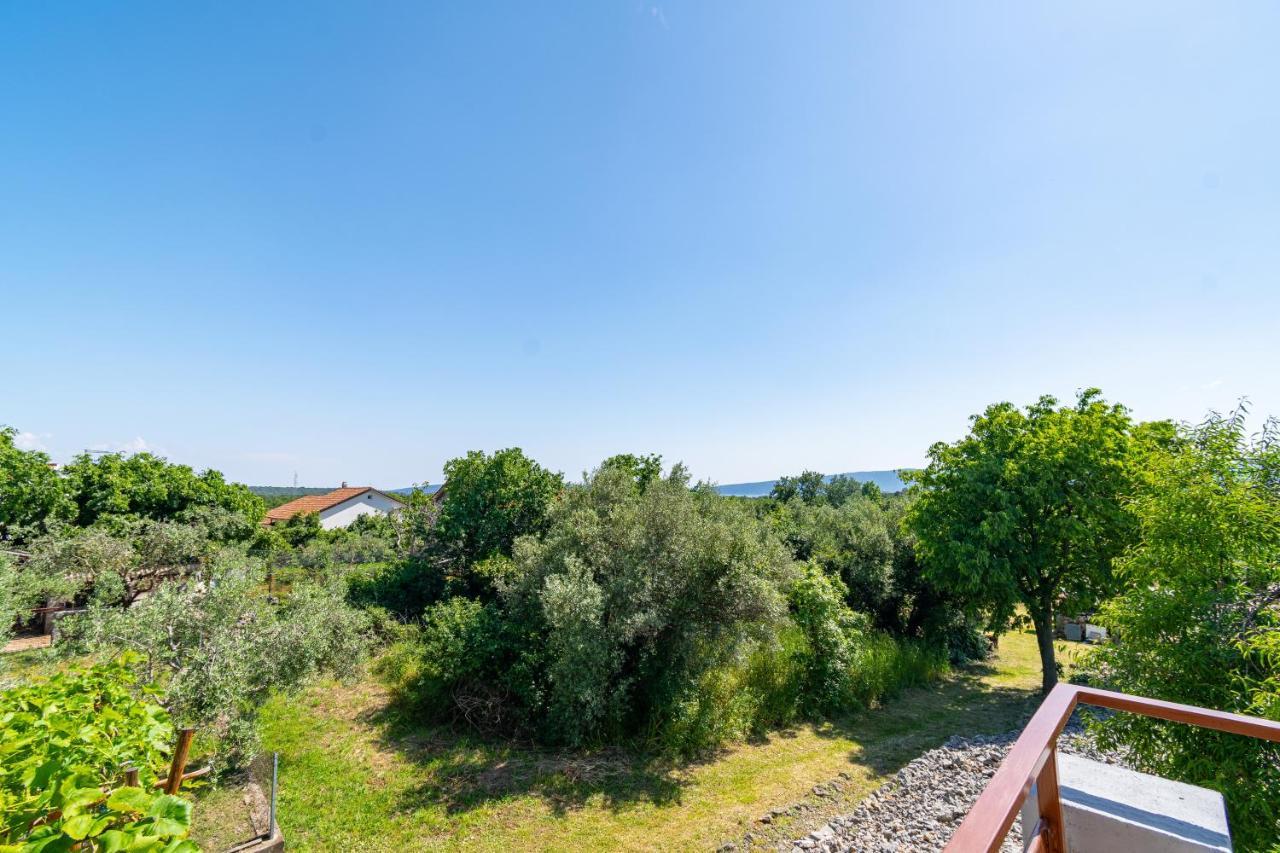 Apartments And Rooms With Parking Space Skrbcici, Krk - 21231 Buitenkant foto