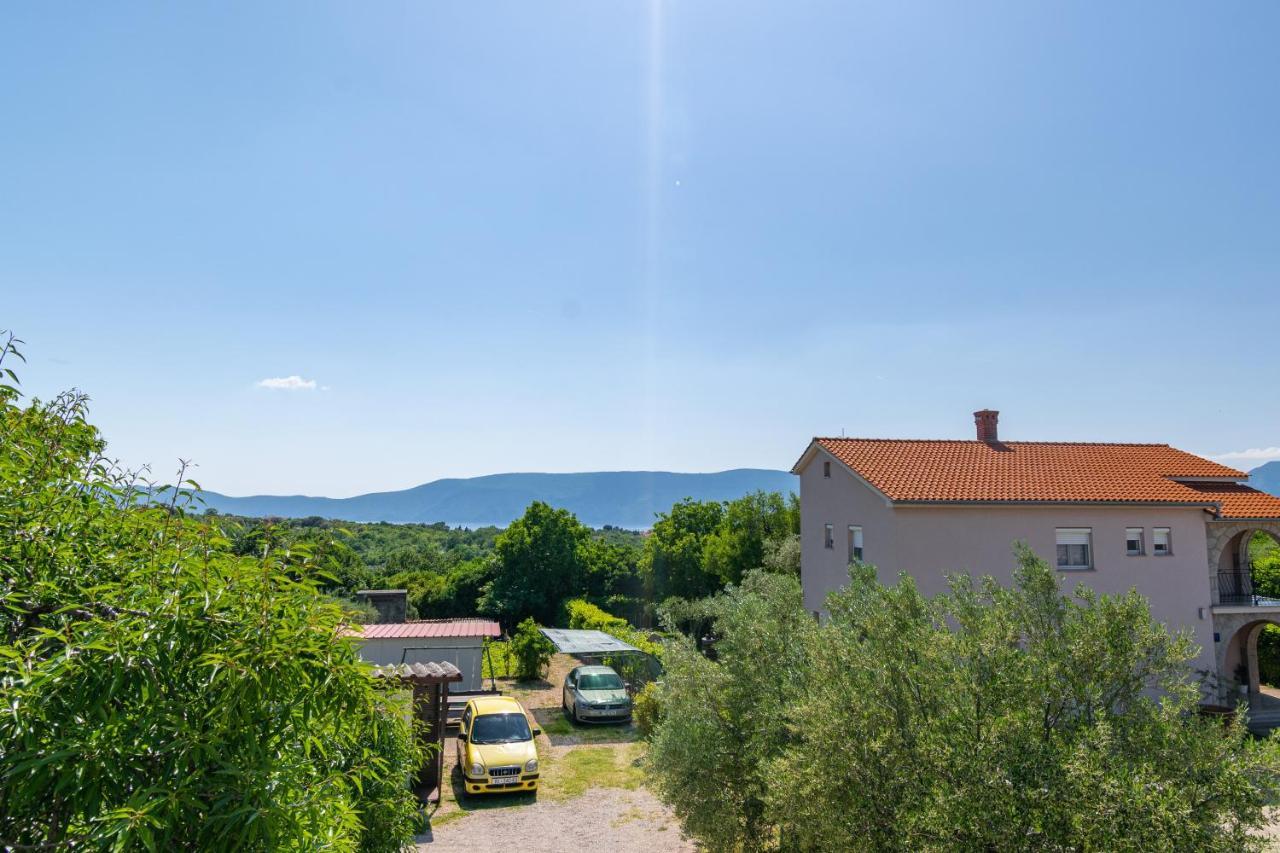 Apartments And Rooms With Parking Space Skrbcici, Krk - 21231 Buitenkant foto