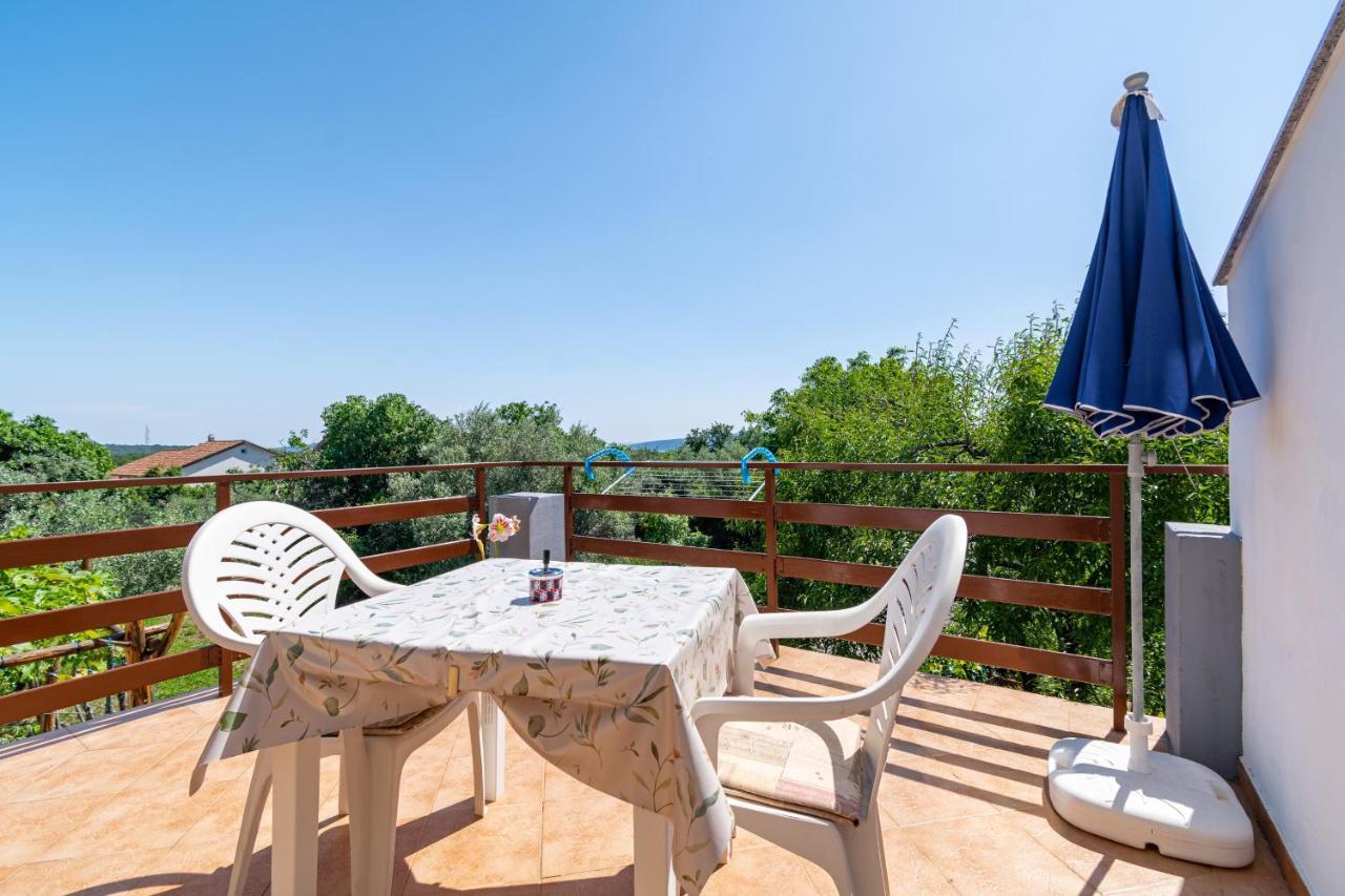 Apartments And Rooms With Parking Space Skrbcici, Krk - 21231 Buitenkant foto