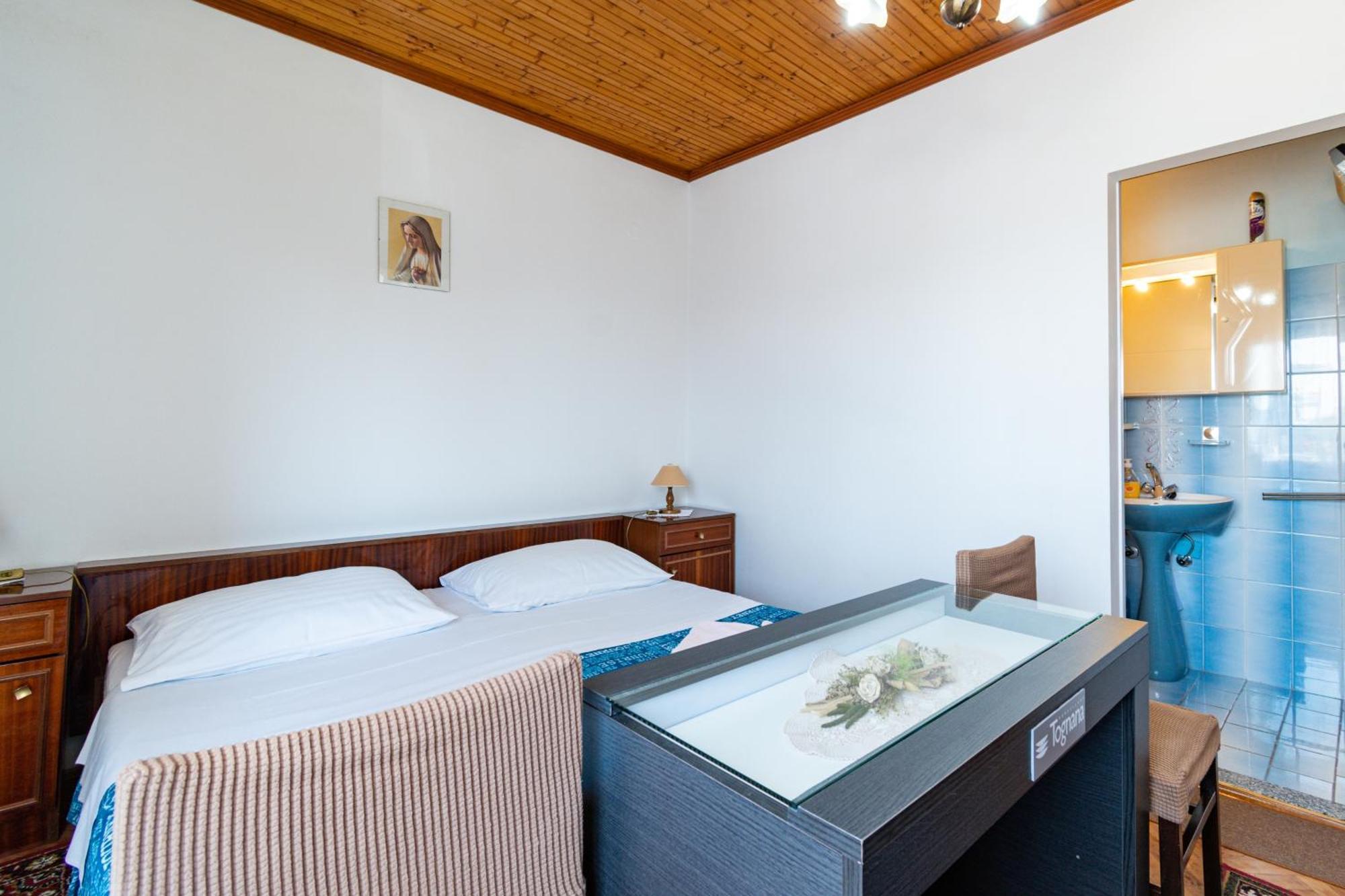 Apartments And Rooms With Parking Space Skrbcici, Krk - 21231 Kamer foto