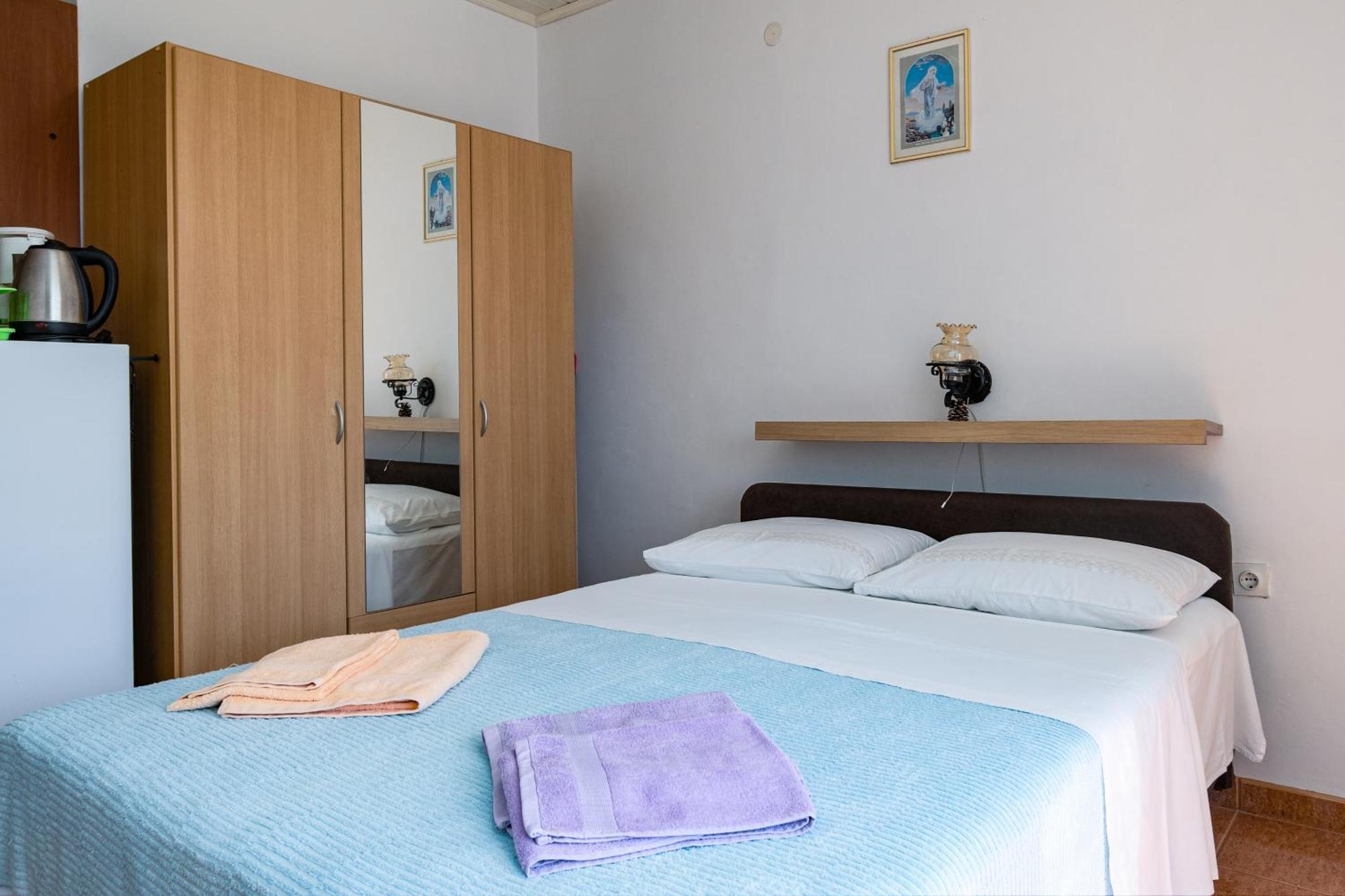 Apartments And Rooms With Parking Space Skrbcici, Krk - 21231 Kamer foto
