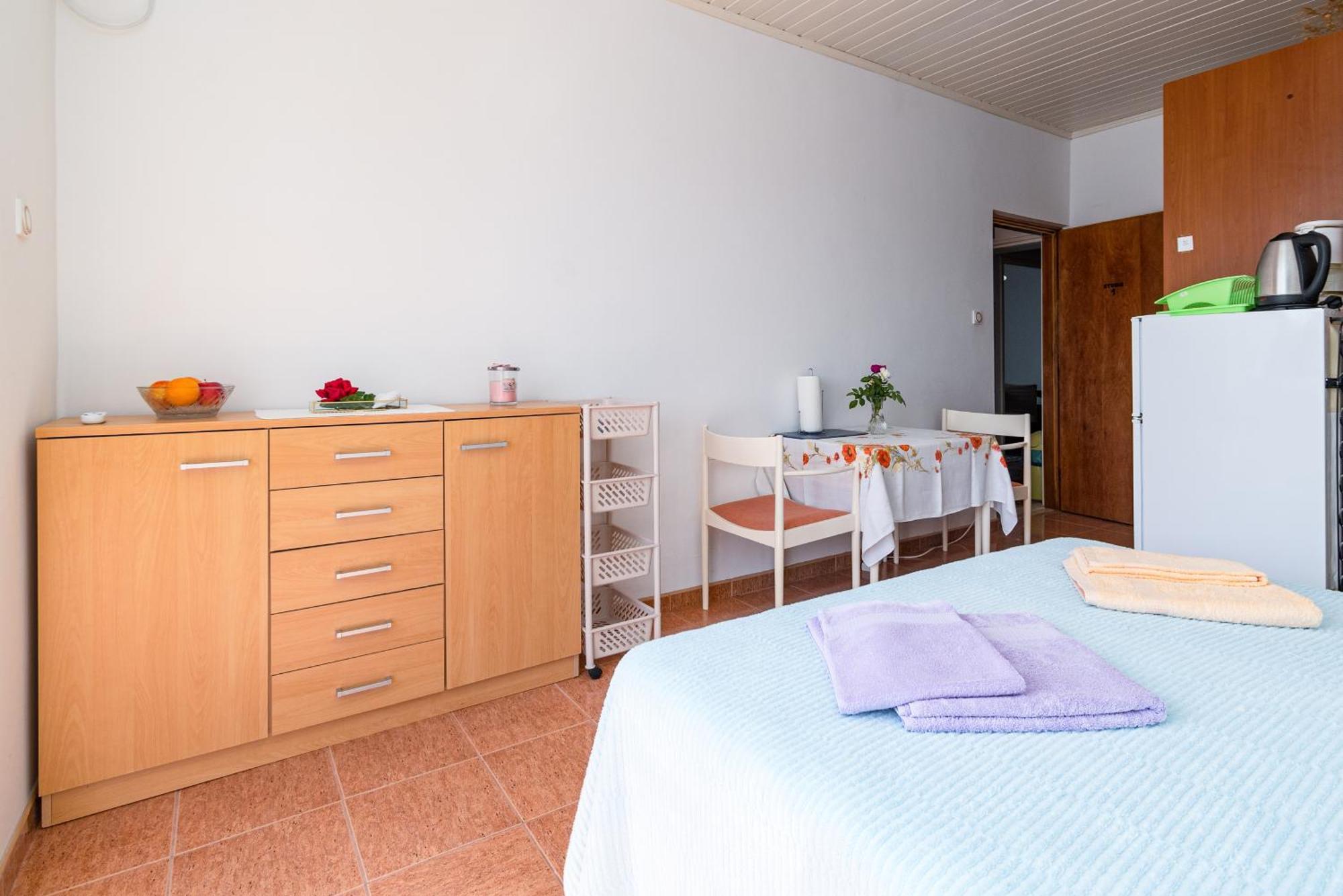 Apartments And Rooms With Parking Space Skrbcici, Krk - 21231 Kamer foto