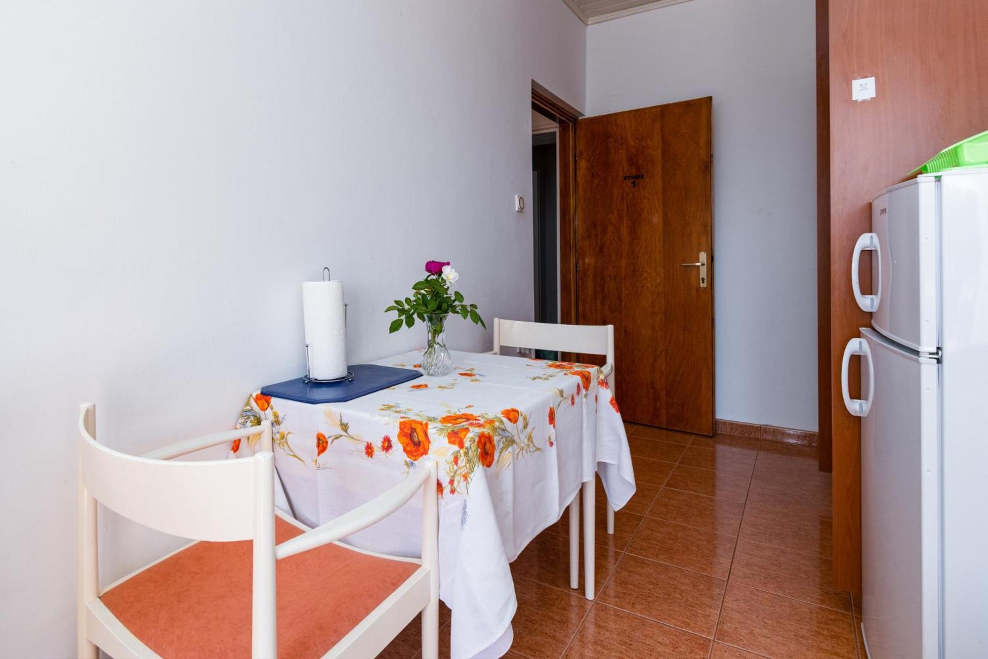 Apartments And Rooms With Parking Space Skrbcici, Krk - 21231 Kamer foto